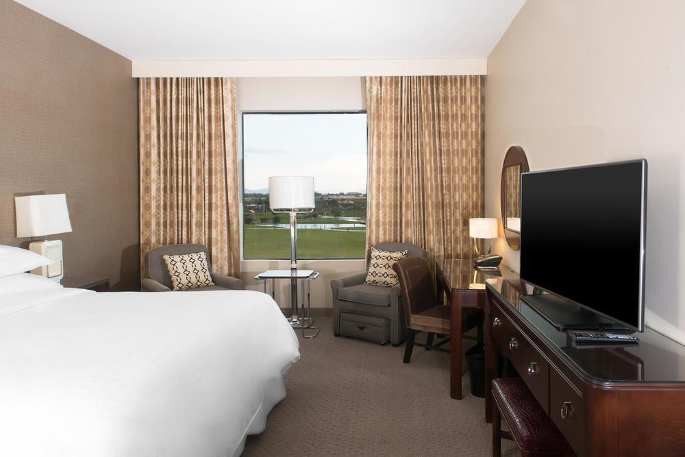 Sheraton Mesa Hotel at Wrigleyville West Esterno foto